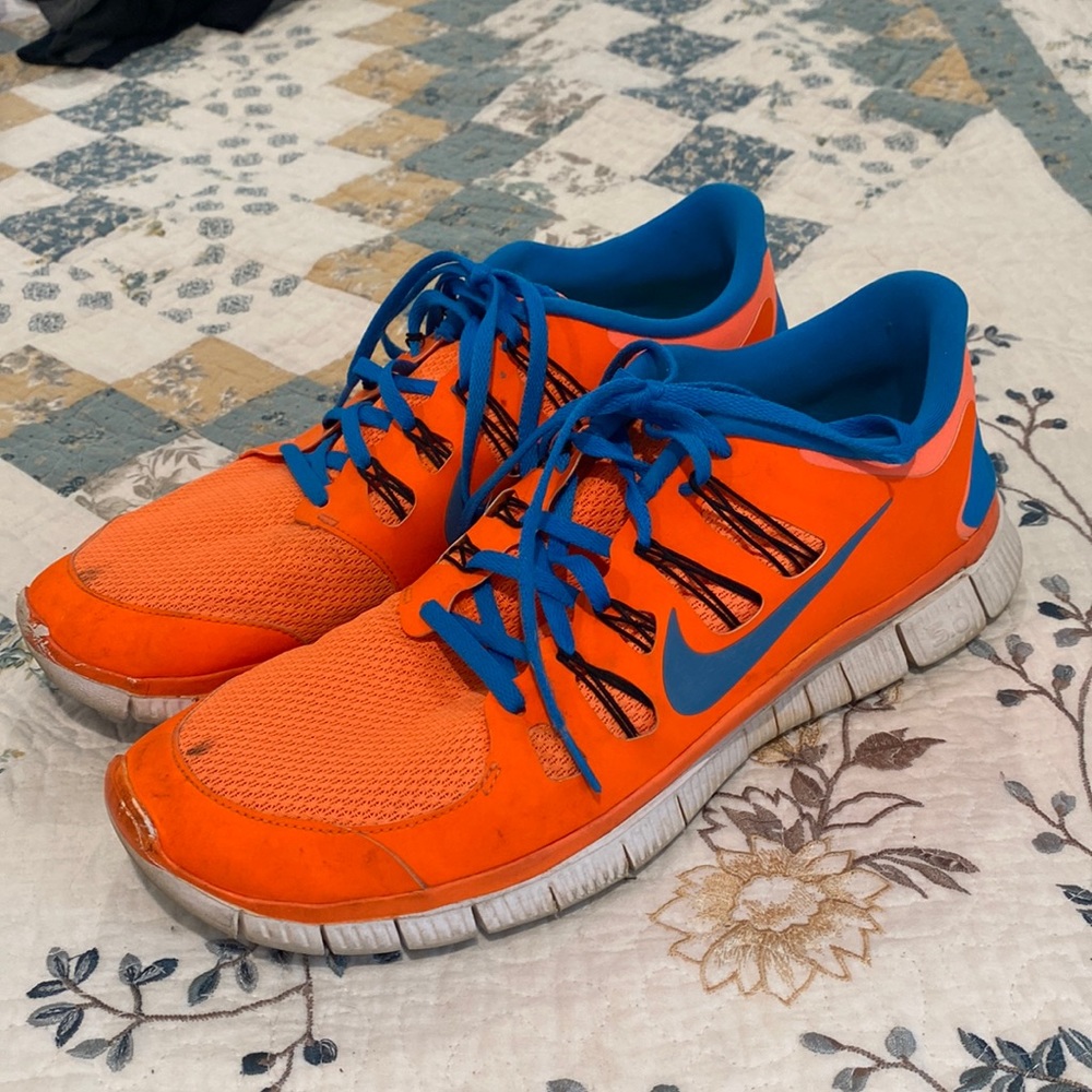 Men’s Nike free run tennis shoes